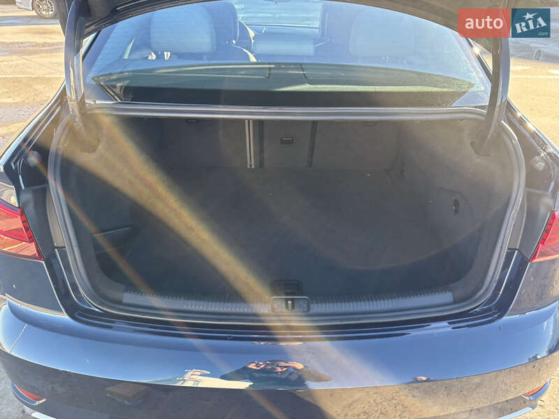 Седан Audi A3 2016 в Коростене