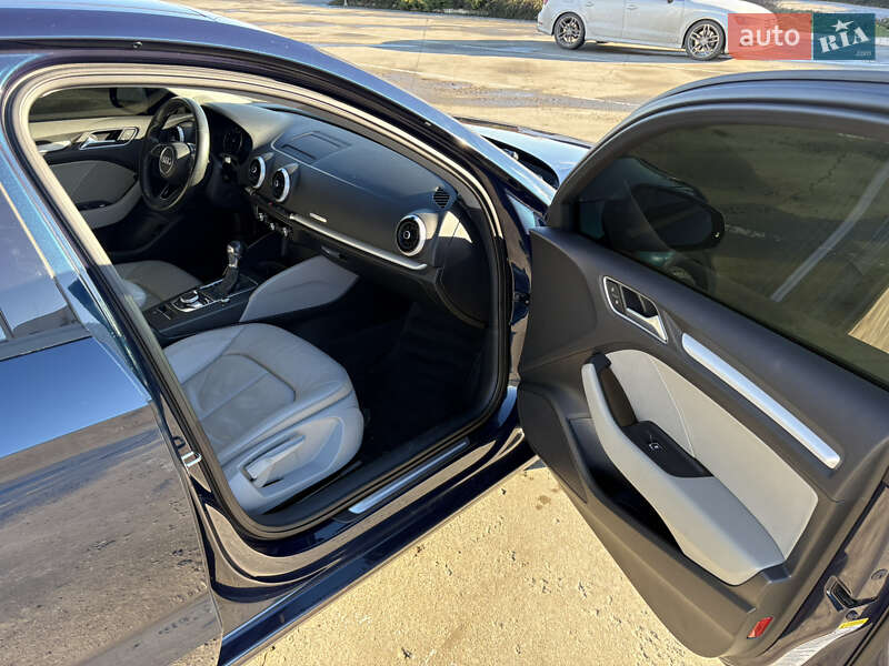 Седан Audi A3 2016 в Коростене