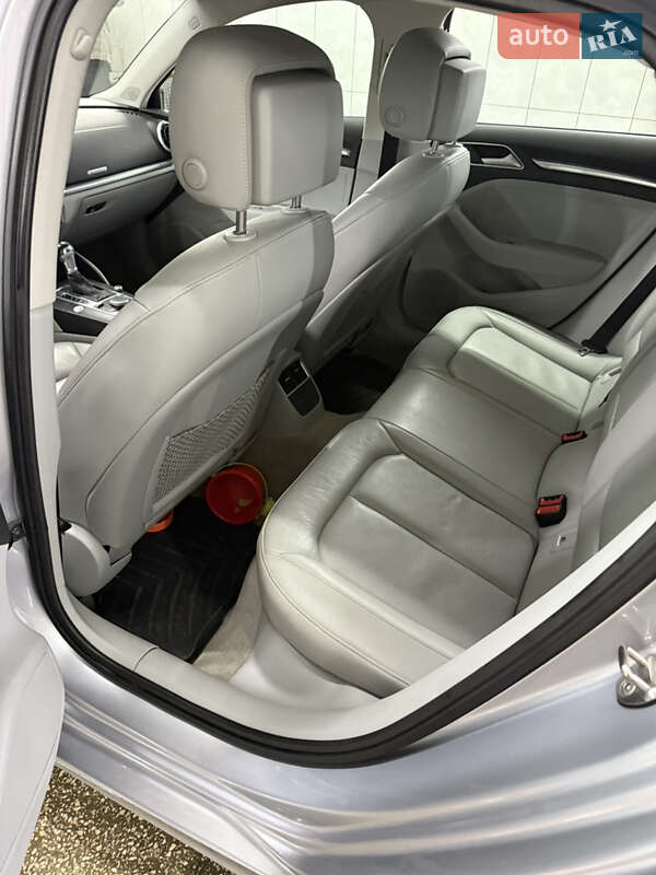 Седан Audi A3 2016 в Харькове
