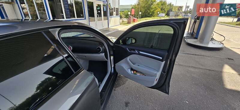 Седан Audi A3 2014 в Ивано-Франковске