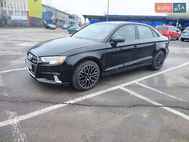 Седан Audi A3 2016 в Ивано-Франковске