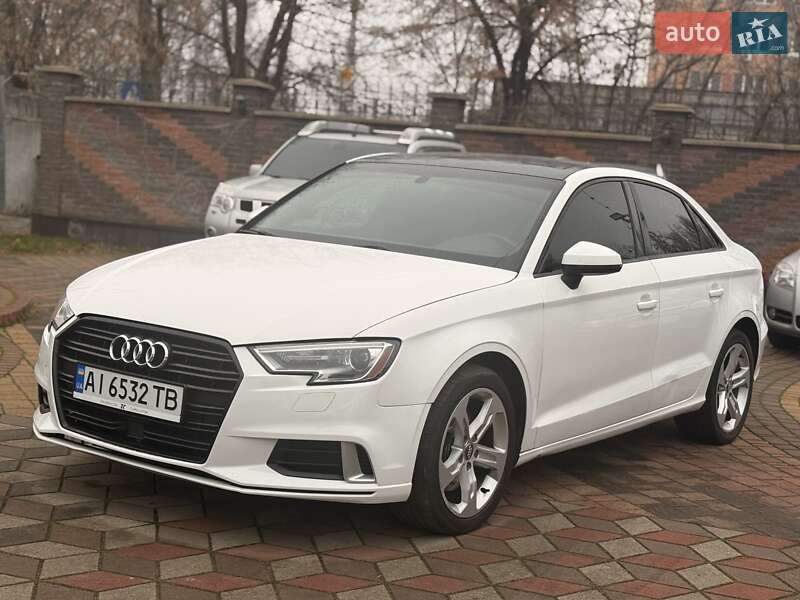 Седан Audi A3 2017 в Киеве