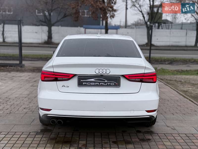 Седан Audi A3 2017 в Киеве