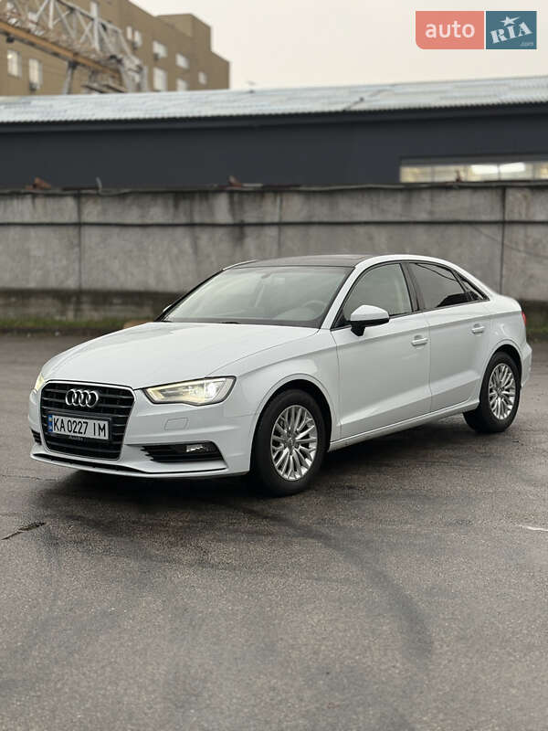 Седан Audi A3 2016 в Киеве