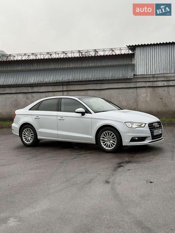 Седан Audi A3 2016 в Киеве