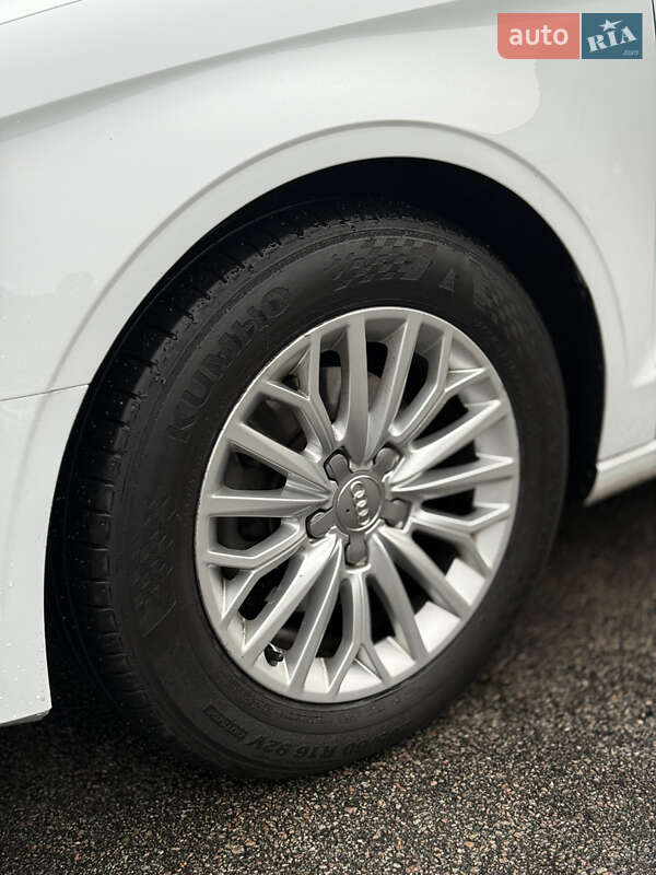 Седан Audi A3 2016 в Киеве