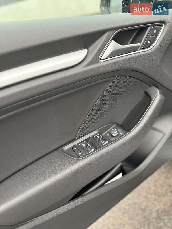 Седан Audi A3 2016 в Киеве