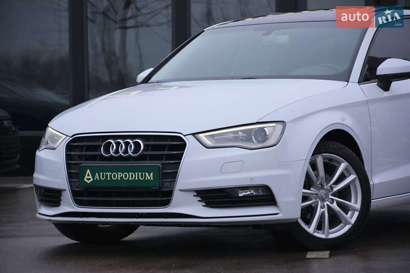 Седан Audi A3 2016 в Киеве