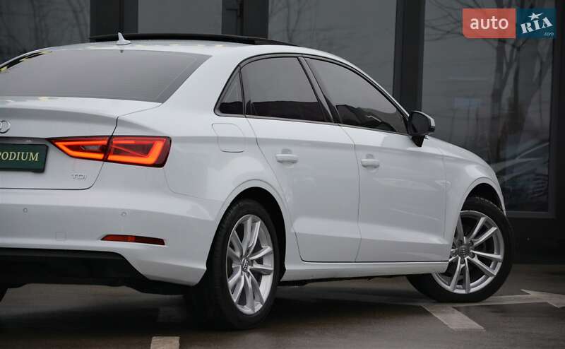 Седан Audi A3 2016 в Киеве