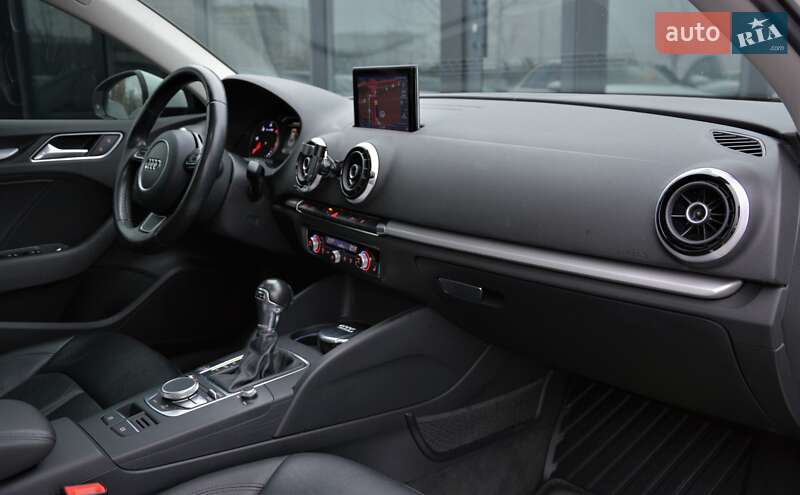 Седан Audi A3 2016 в Киеве