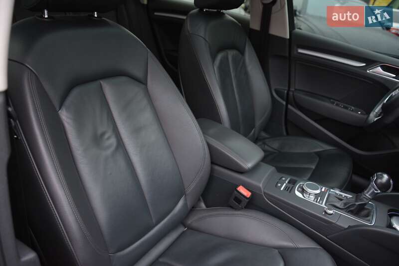 Седан Audi A3 2016 в Киеве