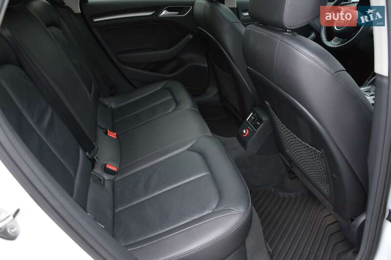 Седан Audi A3 2016 в Киеве