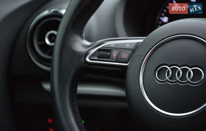 Седан Audi A3 2016 в Киеве