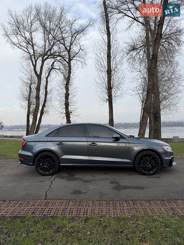 Седан Audi A3 2015 в Киеве