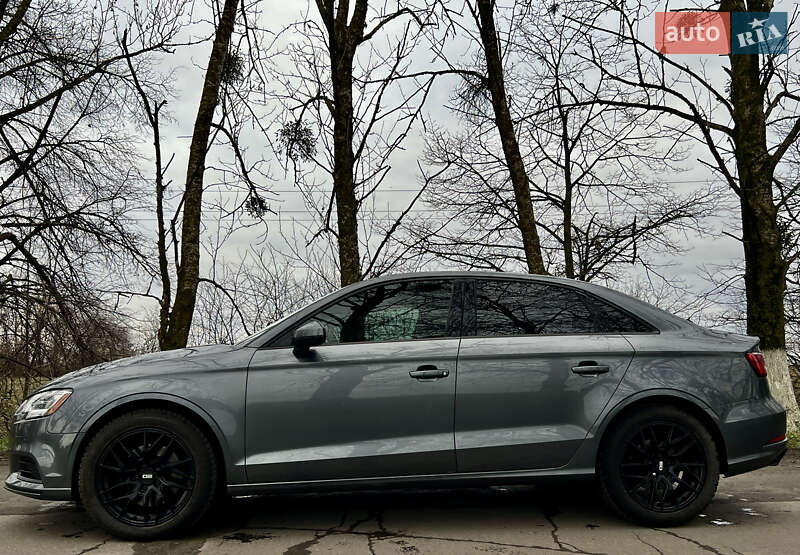 Седан Audi A3 2017 в Рівному