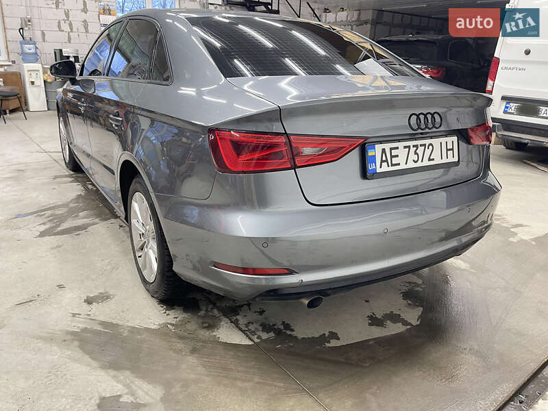 Седан Audi A3 2015 в Дніпрі