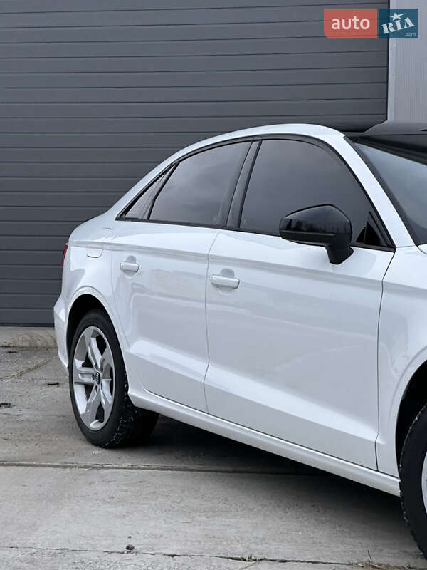 Седан Audi A3 2017 в Ивано-Франковске
