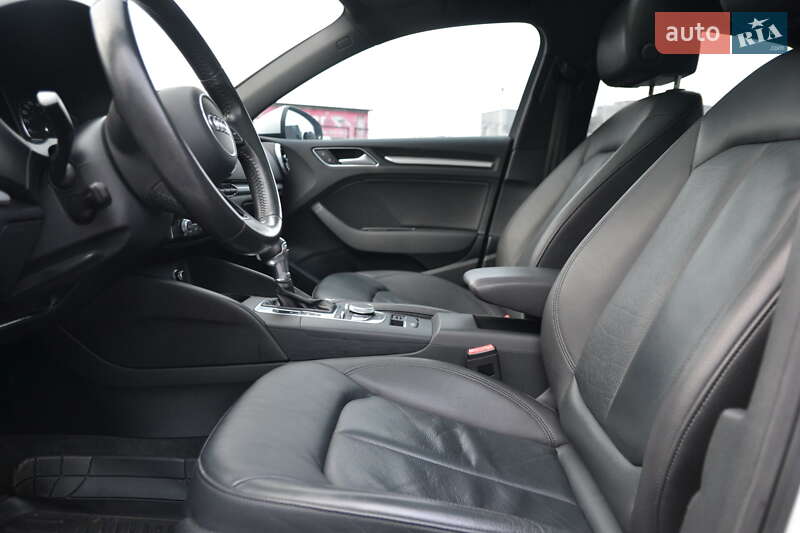 Седан Audi A3 2017 в Луцке
