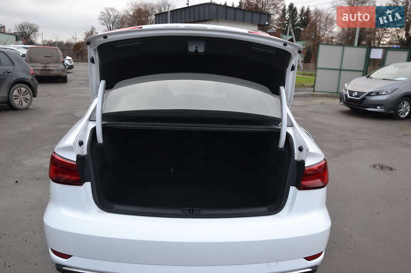 Седан Audi A3 2017 в Луцке