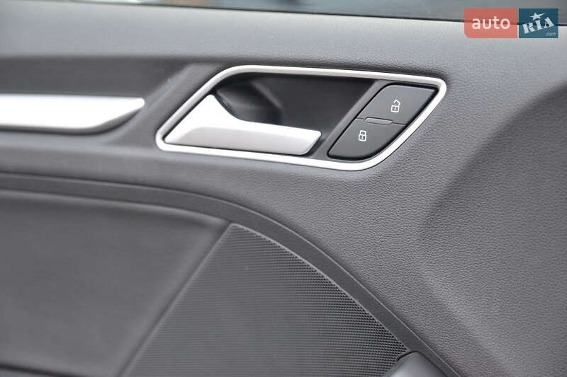 Седан Audi A3 2017 в Луцке