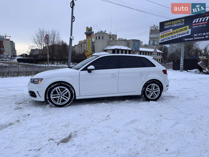 Хэтчбек Audi A3 2016 в Киеве