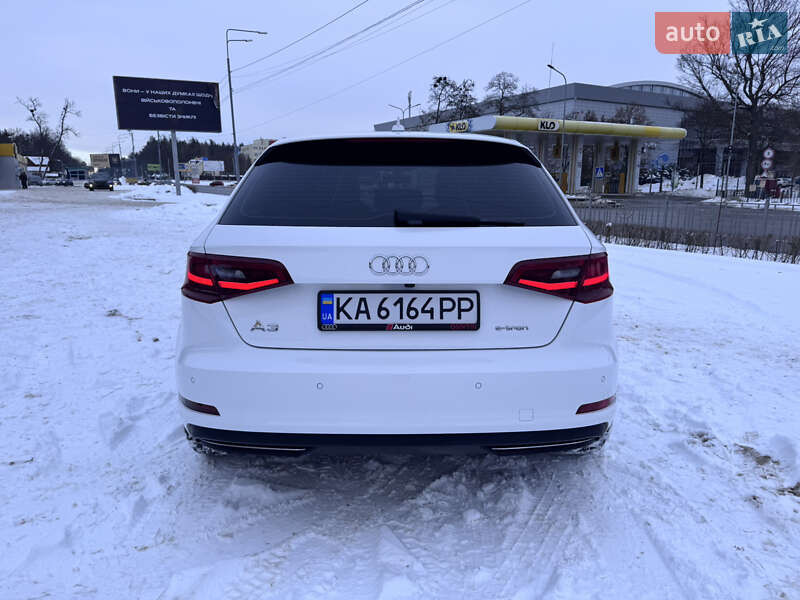Хэтчбек Audi A3 2016 в Киеве