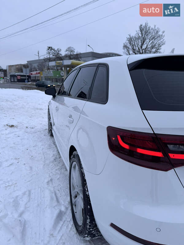 Хэтчбек Audi A3 2016 в Киеве