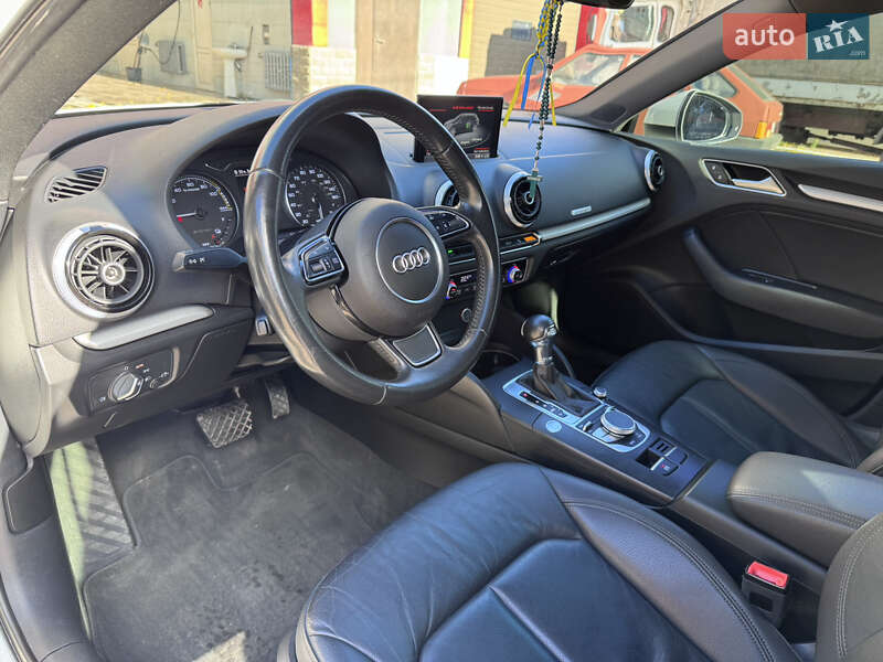 Хэтчбек Audi A3 2016 в Киеве