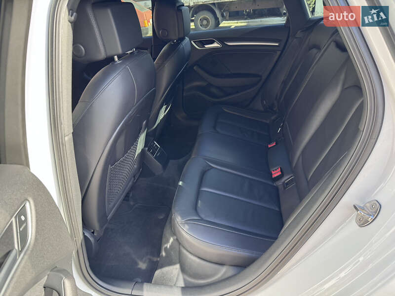 Хэтчбек Audi A3 2016 в Киеве