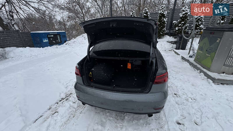 Седан Audi A3 2017 в Ізюмі