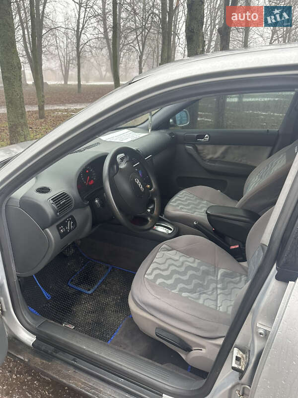 Хэтчбек Audi A3 2000 в Глобине