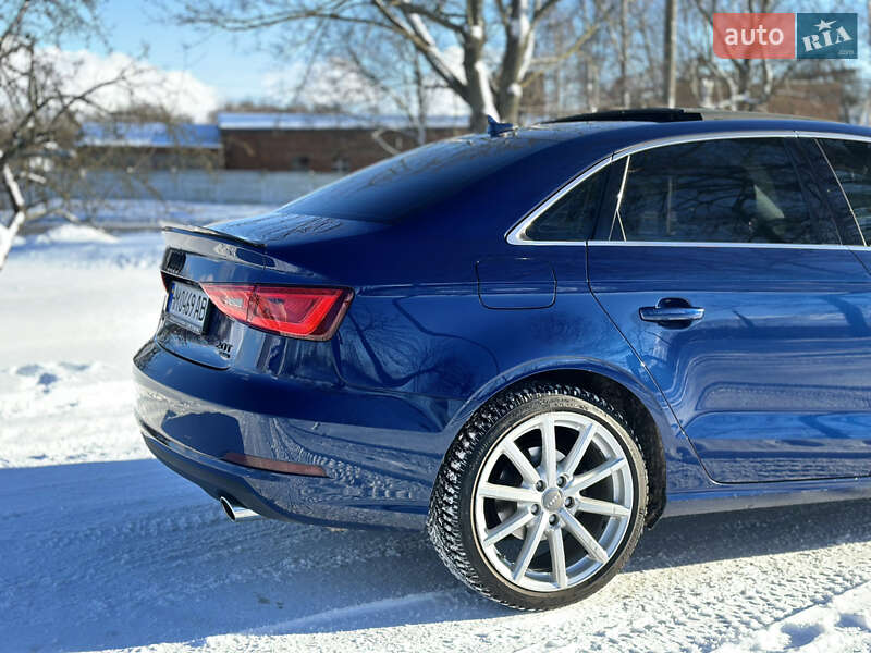 Седан Audi A3 2014 в Ромнах