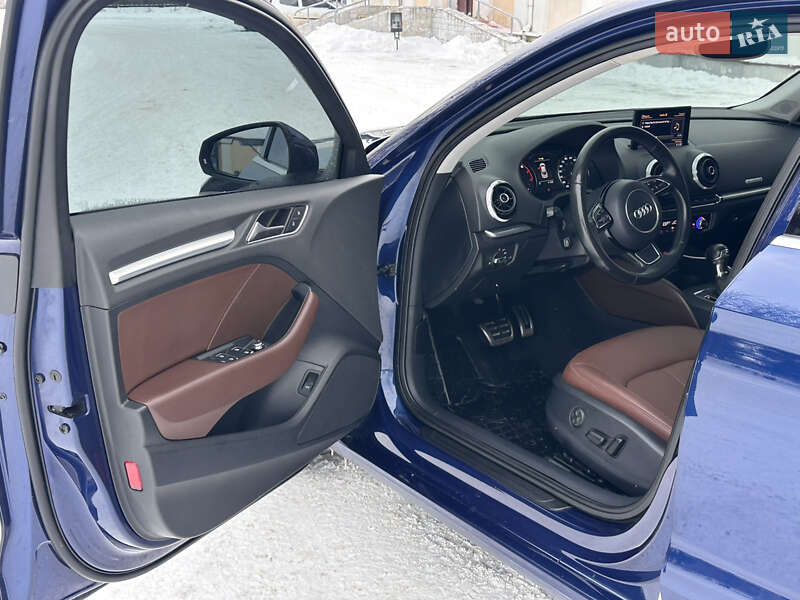 Седан Audi A3 2014 в Ромнах