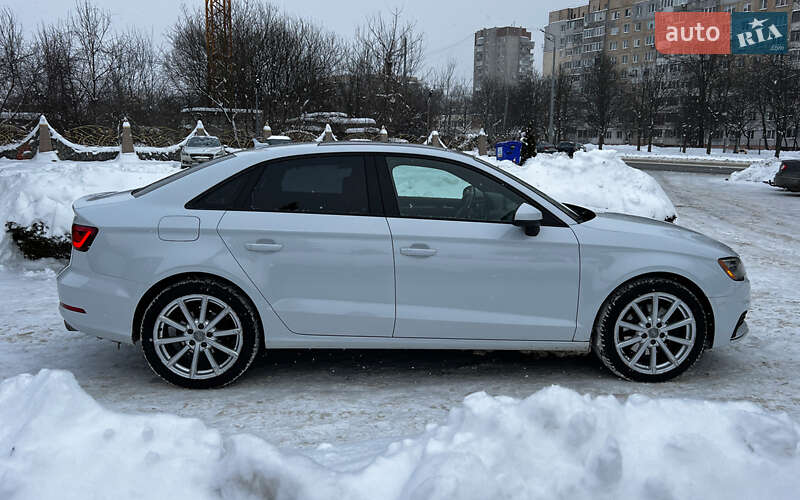 Седан Audi A3 2015 в Львове
