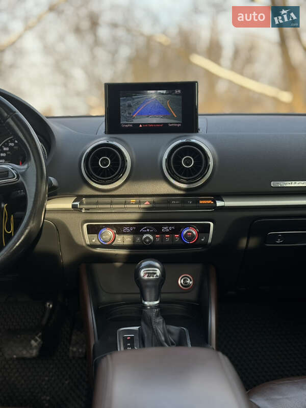 Седан Audi A3 2015 в Хмельницком