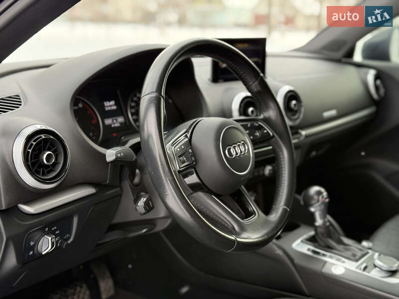 Седан Audi A3 2017 в Староконстантинове
