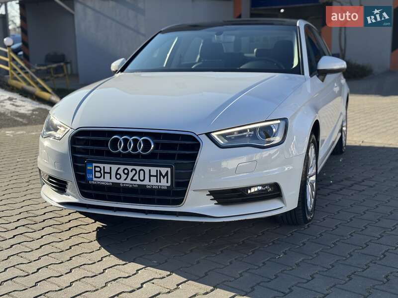 Седан Audi A3 2016 в Одессе