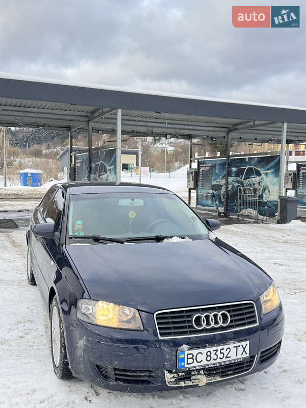 Хэтчбек Audi A3 2004 в Сходнице