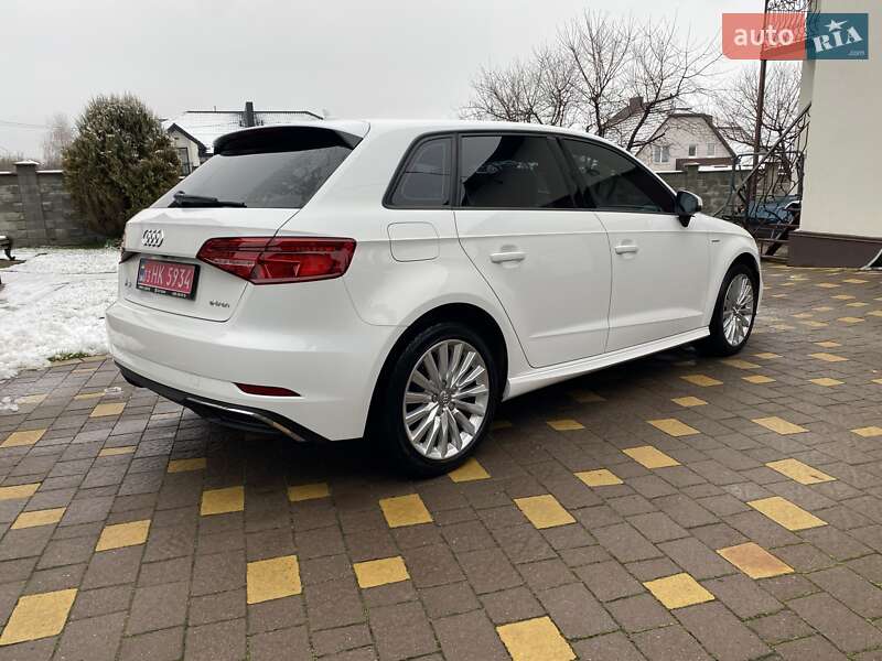 Хэтчбек Audi A3 2017 в Ровно