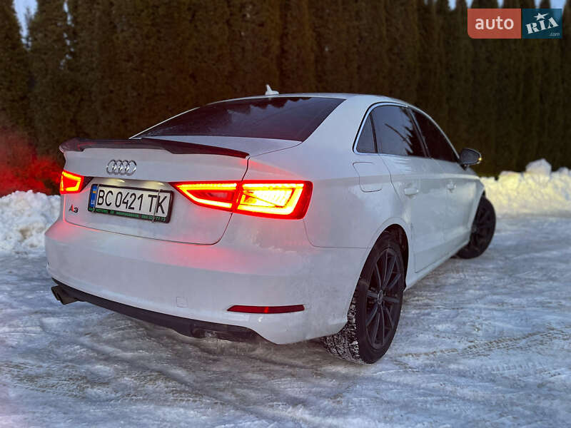 Седан Audi A3 2015 в Самборі
