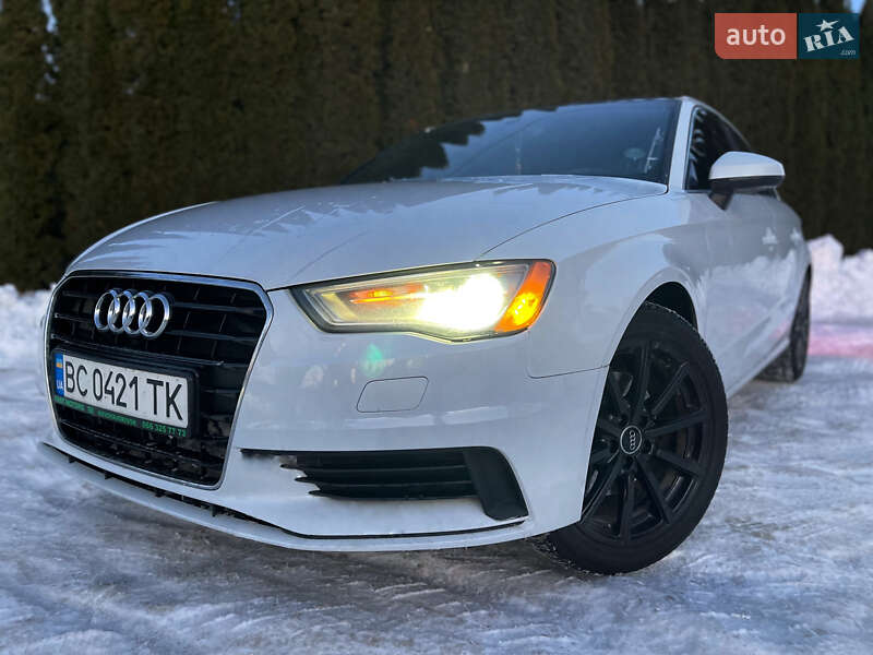 Седан Audi A3 2015 в Самборі