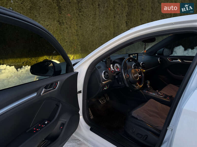 Седан Audi A3 2015 в Самборі