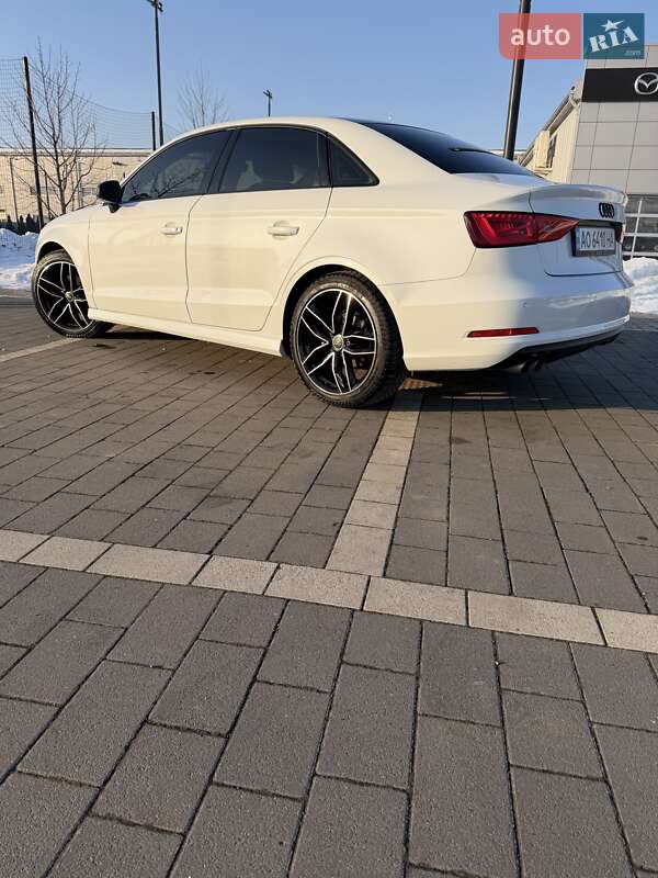 Седан Audi A3 2016 в Мукачевому