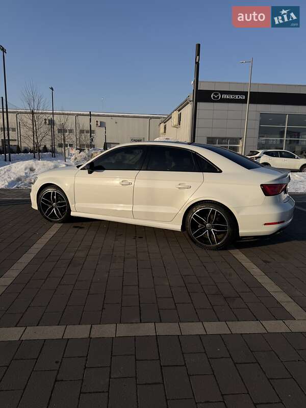 Седан Audi A3 2016 в Мукачевому