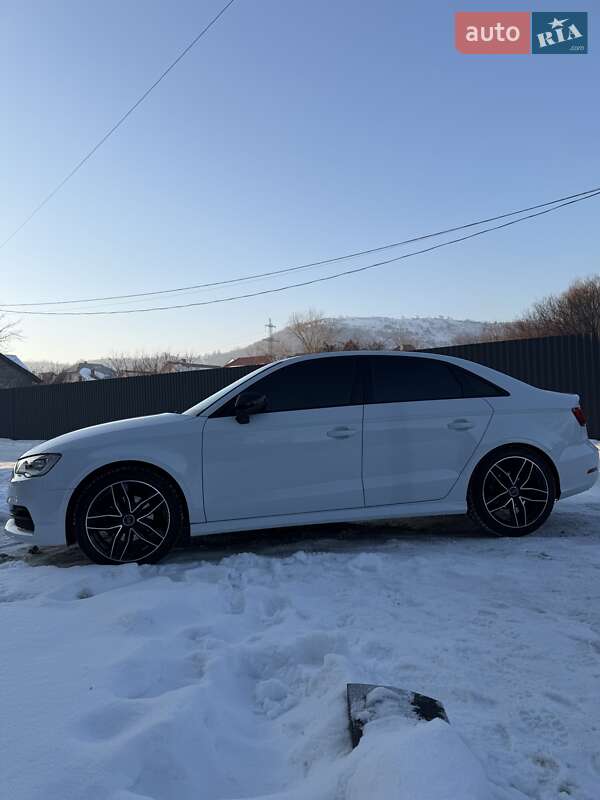 Седан Audi A3 2016 в Мукачевому