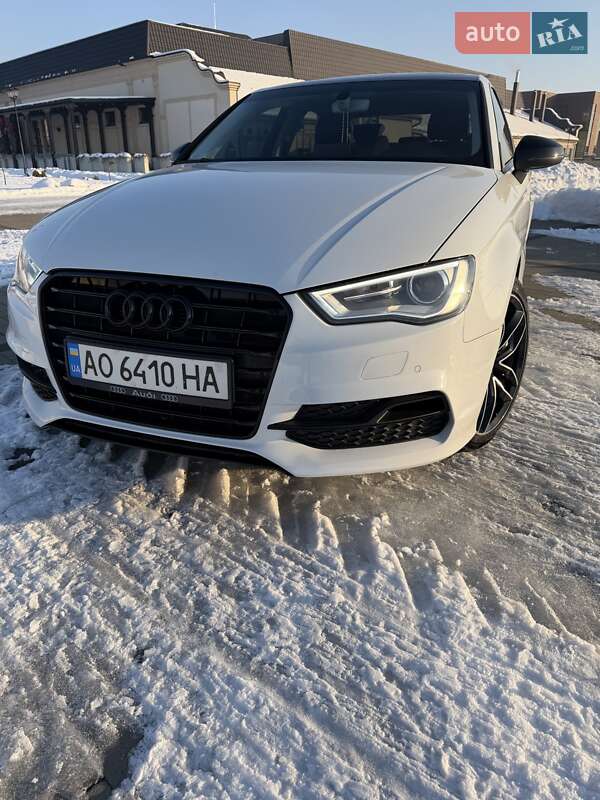 Седан Audi A3 2016 в Мукачевому