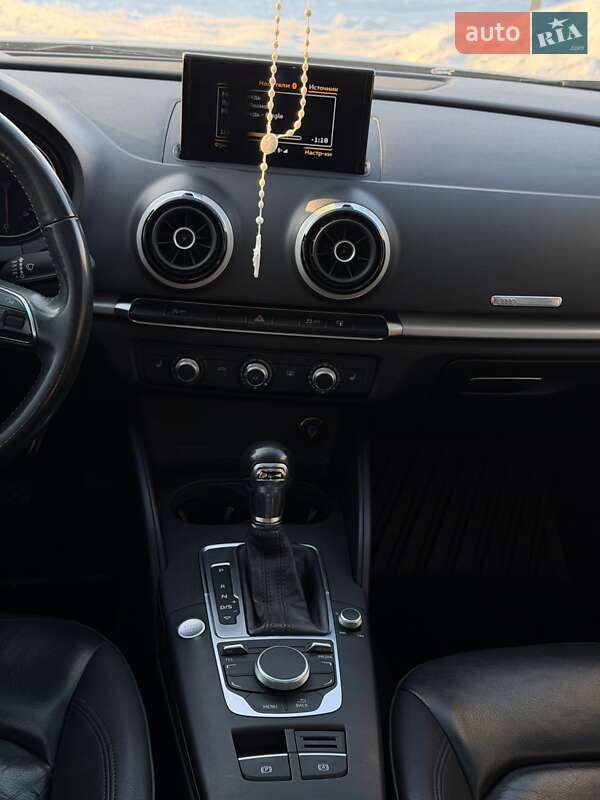 Седан Audi A3 2016 в Мукачевому