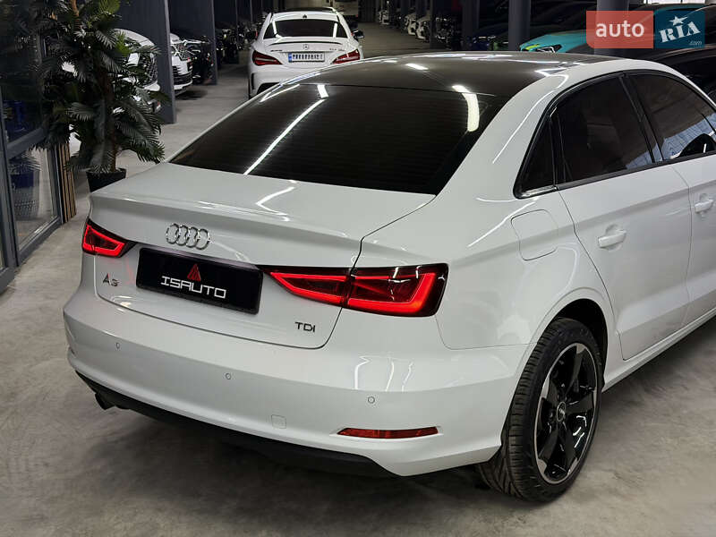 Седан Audi A3 2015 в Одессе