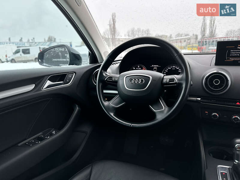 Седан Audi A3 2016 в Харькове