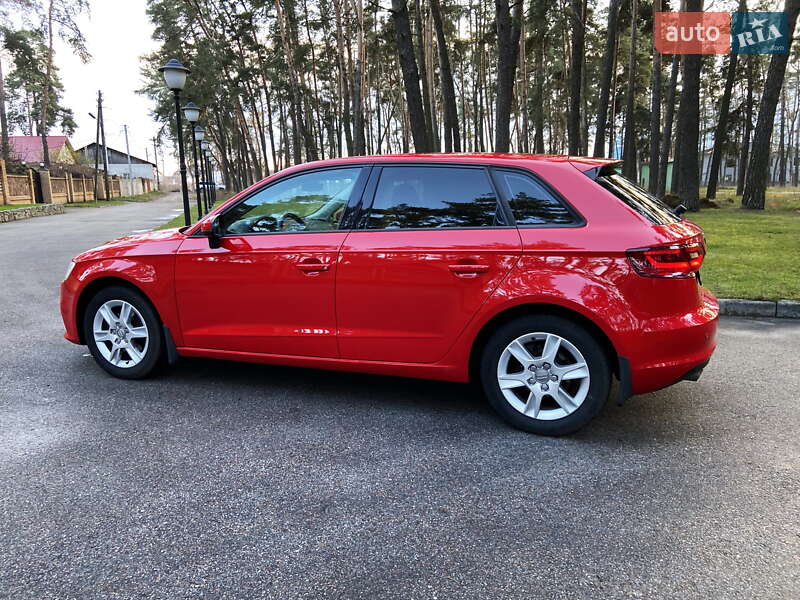Хэтчбек Audi A3 2016 в Киеве